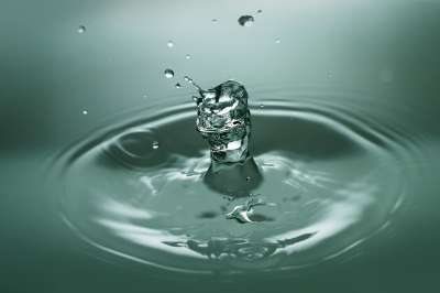 水 降低 水滴 液体 镜子 科学 反射 反映 纯的 坠落
