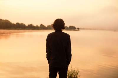 男子 回 湖 黑色 衬衫 山湖 早晨 水 日落 夏天 自然