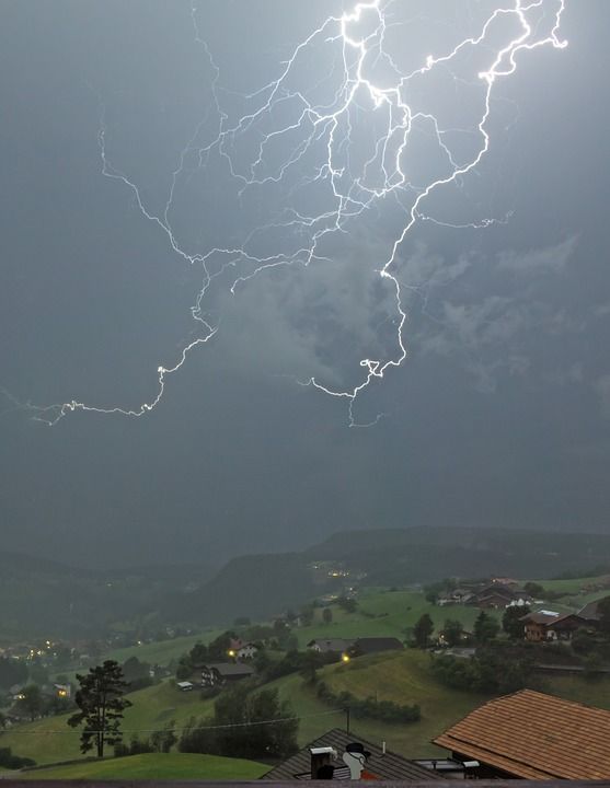 闪电 风暴 在晚上 雷雨 天堂 自然的力量 雷击 电 威胁