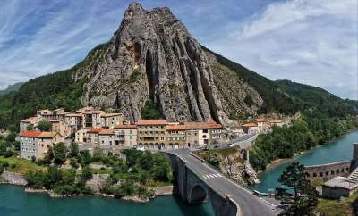 拉罗歇德波美 岩石 旅行 全景 水域 建筑学 山 路 景观