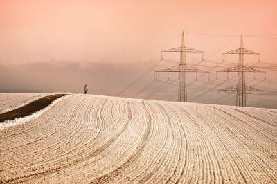 冬天 雪 电塔 人 沃克 人的 情绪 冻结 寒冷的 冬季景观