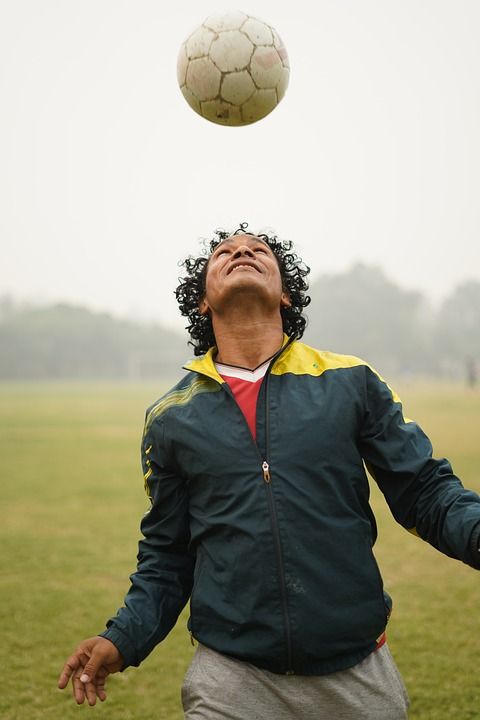球 运动员 玩 球员 男人 男性 运动 足球 竞赛 游戏