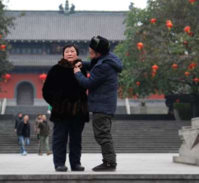 老人 温情 陪伴 爱情 老年人 关心 一对 保重 妻子 丈夫