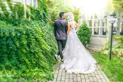 小路 绿色 草 树木 植物 婚礼 新娘 马夫 人们 夫妻 爱