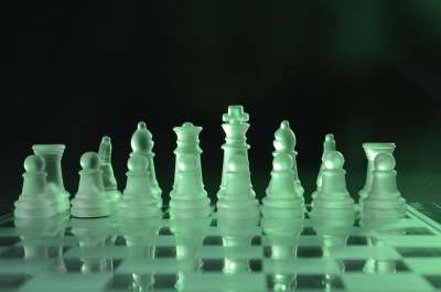 象棋 棋盘 棋盘上的棋子 棋盘游戏 王 国际象棋游戏 战略