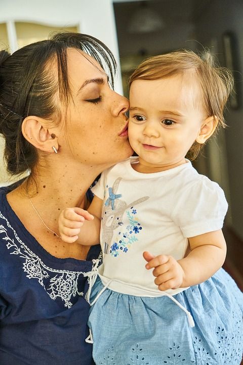 妈妈 家庭 婴儿 微小的 孩子 幸福 清白的 生活 小 脆弱的