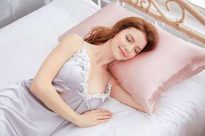 女士 睡眠 床 睡着了 休息 轻松 松弛 疲劳的 微笑 快乐的