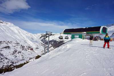 雪 冬季 山 寒冷的 体育 自然 山峰 滑雪场 滑雪胜地 追踪