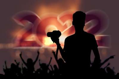 摄影师 庆典 新的一年 人们 拍照 相机 轮廓 2022 散景