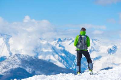 登山家 人们 男人 冒险 户外的 山 天空 云 远足 攀登