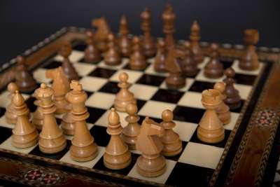 国际象棋的 董事会 棋盘游戏 农民 王 女王 玩 塔 马 盒子