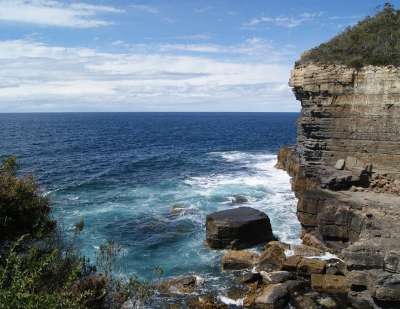海岸 悬崖 海洋 海 海岸线 岩石 景观 风景秀丽的 塔斯曼气孔