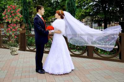 婚礼 新郎 新娘 面纱 漫步 刚结婚 自然 裙子 幸福 美容