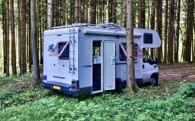 旅宿汽车 露营车 移动的 野营 休闲 Rv 冒险 旅行 假期