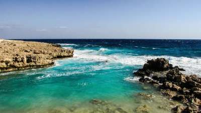 海浪 砸 岩石海岸 秋天 塞浦路斯 阿依纳帕