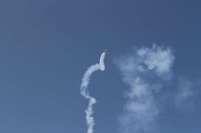 这架飞机 开瓶器 体育 组铁 天空 飞行 示范 杂技 烟 航空