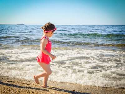 女孩 童年 孩子 快乐的 肖像 女儿 人 旅行 夏天 户外