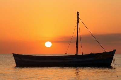 海 水 日落 海洋 日出 船只 交通系统 船 海滨 太阳