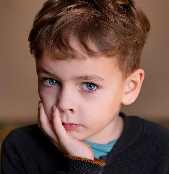 儿童 男孩 幼儿园 可爱的 面带微笑 肖像 年轻的 可爱 室内