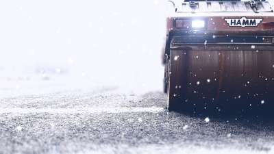 滚筒 车辆 建造 重的 车轮 路 高速公路 冬天 降雪 雪