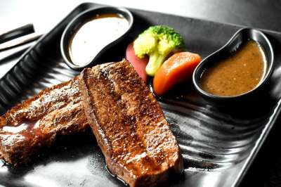 一顿饭 盘子 美食 牛排 烤牛肉 木炭烤牛肉 日本融合食品 中熟