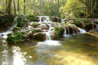 瀑布 水 自然 景观 户外的 河 森林 溪 旅行 岩石 夏天