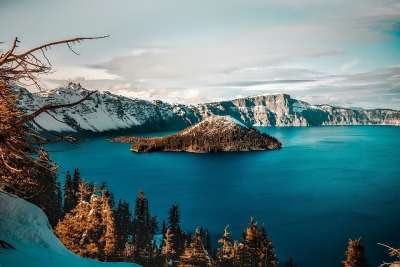火山口湖 俄勒冈州 山 冬天 雪 冰 景观 风景秀丽的 自然