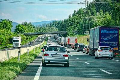 公路 救援胡同 交通阻塞 汽车 骑 车辆 交通 中央条纹