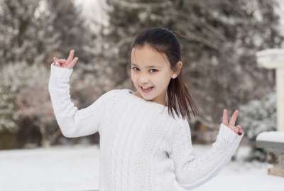 女孩 冬天 白色的 寒冷的 雪 人 女性 年轻 桃色的标志