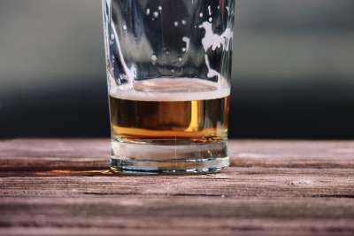啤酒杯 啤酒 喝 玻璃 玻璃 啤酒花园 美食 服务员 服务
