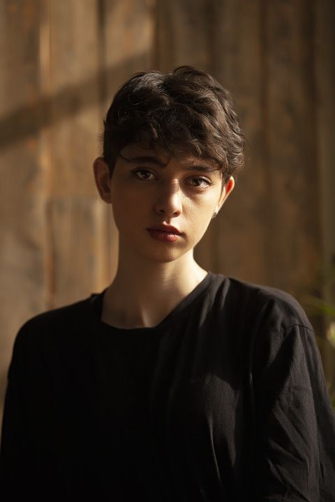 女孩 短发 肖像 女士 脸 模型 姿势 头发 发型 时尚