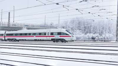 的传输系统 冬天 旅行 冰 车站 火车 铁路 雪