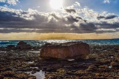 岩石海岸 岩石 海 地平线 天空 云 自然 秋天 景观 太阳