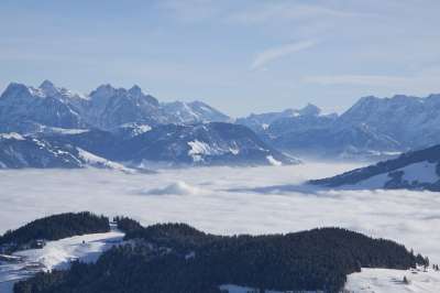 山 多雾路段 景观 冬天 雪 云层上方 自由 无限 奥地利