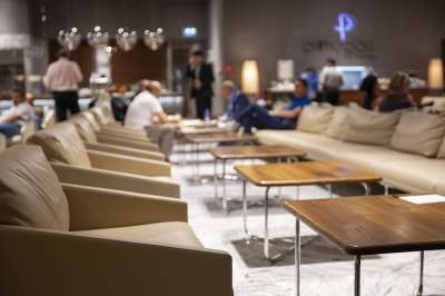 扶手椅 咖啡店 家具 会议 人们 自在 皮肤 坐 小酒馆