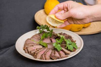 牛肉 美食家 食物 柠檬 挤柠檬 肉 一顿饭 盘子 草本植物