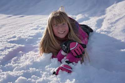女孩 人的 雪 户外 冬天 自然 白色的 新鲜空气