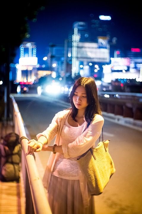 人像 夜景 女性 女人 亚洲 城市 街头 灯火 交通 梦