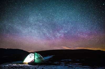 黑暗的 夜晚 天空 星星 星系 光 帐篷 野营 冒险 户外的