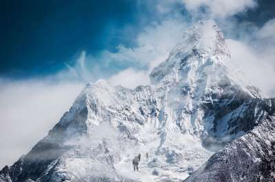 山 攀登 冒险 登山 景观 登山家 爬 户外的 天空 极端