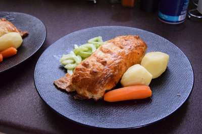 食物 平坦的 板 萝卜 土豆 黄瓜 煮熟的菜肴 法国美食 一顿饭