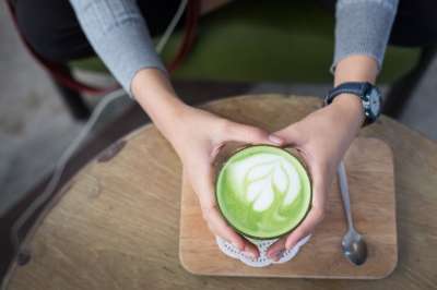 抹茶拿铁咖啡 热的 抹茶 饮料 茶 杯子 绿色 拿铁 日本人