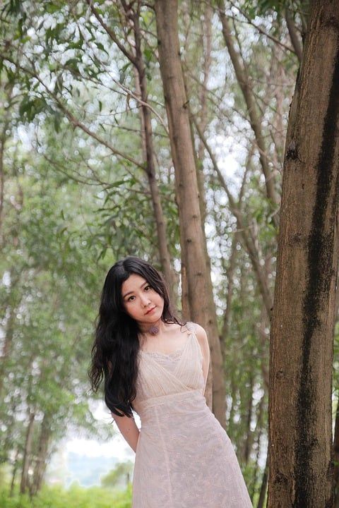 女孩 模型 裙子 风格 时尚 户外的 自然