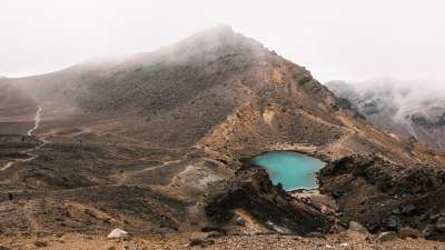 山 景观 岩石 多雾路段 天空 水 谷 土壤 土地 人们