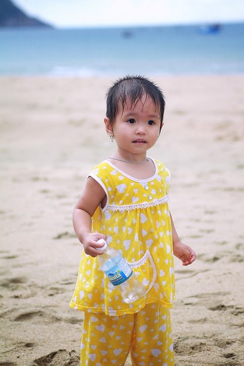 孩子 海滩 女儿 家庭 女孩 童年 父母 一起 快乐的 白种人