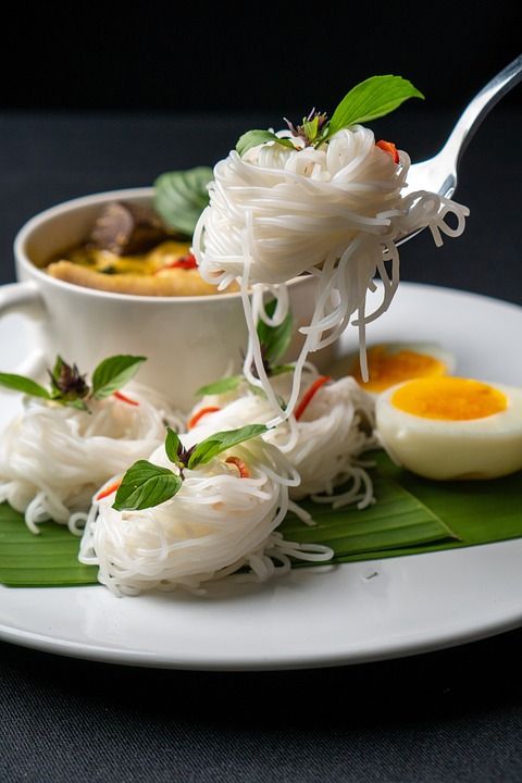 泰国食品 米粉 食物 一顿饭 盘子 美食 健康 可口 辛辣的