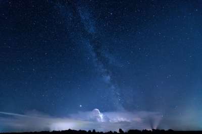 银河 风暴 雷雨 夜晚 天堂 蓝色的 云 天气 威胁
