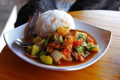 白饭 炸鱼 甜酸鱼 好吃 可口 午餐 琅勃拉邦 老挝