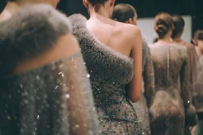 显示 时尚 领奖台上 裙子 时尚模特 模型 毛皮 Mbfw