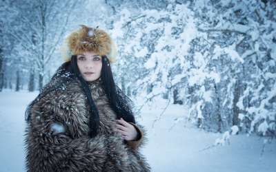 冬天 时尚 女孩 年轻 模型 女士 雪 蓝色时尚 蓝色模型